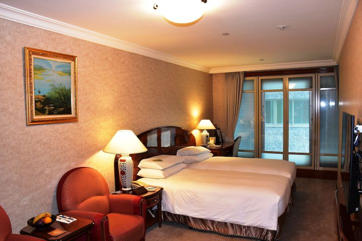 Room 9 of 39