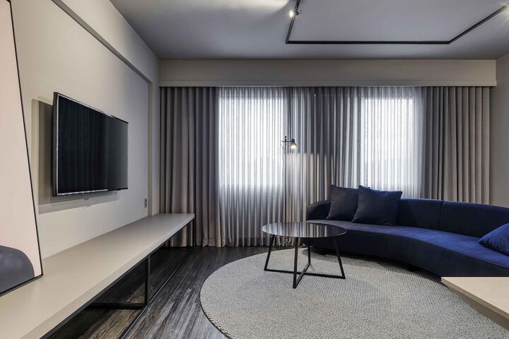 Room 14 of 93