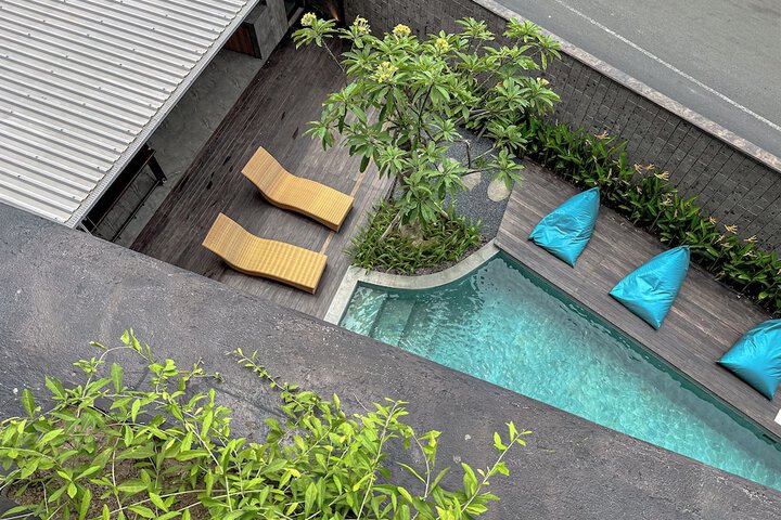 Pool 33 of 55