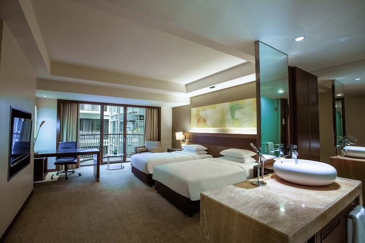 Room 16 of 100
