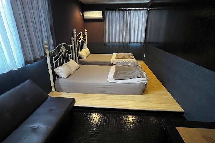 Room 35 of 172