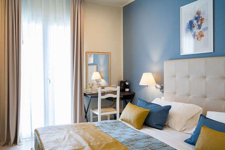 Room 44 of 172