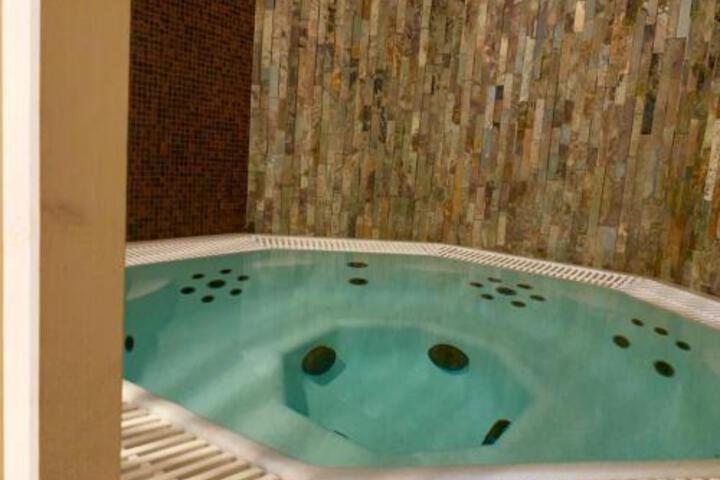 Pool 13 of 27