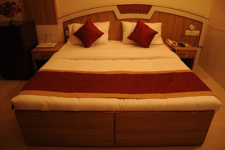 Room 8 of 18