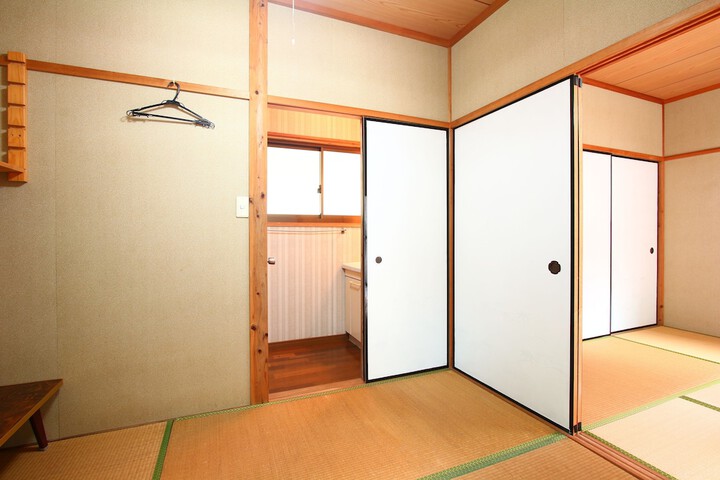 Room 6 of 18
