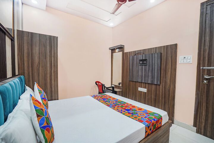 Room 15 of 22