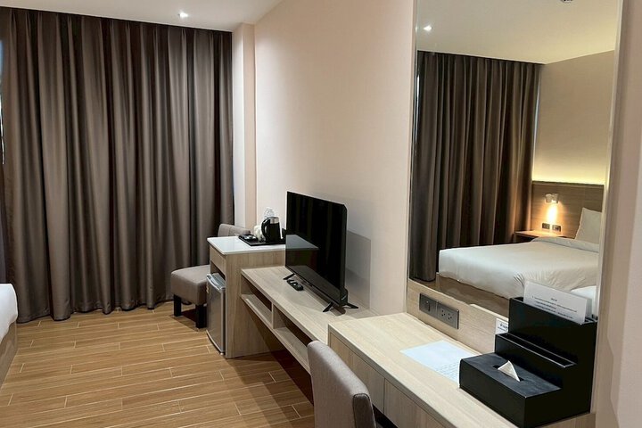 Room 12 of 28