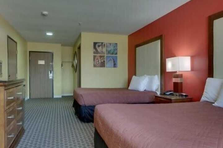 2 Double Beds (6 of 26)