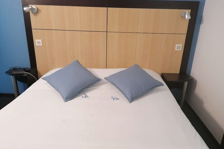 Room 17 of 36