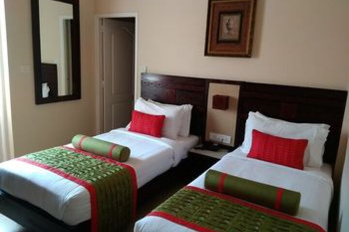 Room 9 of 32