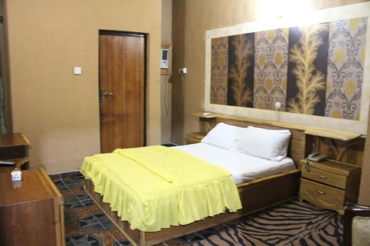 Room 13 of 26