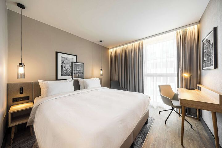 Room 33 of 108