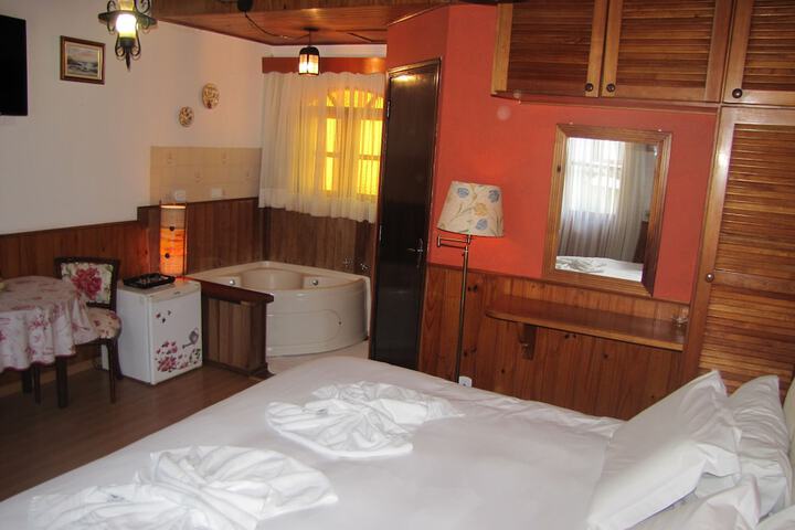 Room 4 of 63