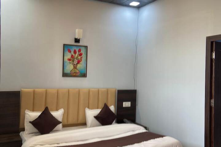 Room 6 of 24