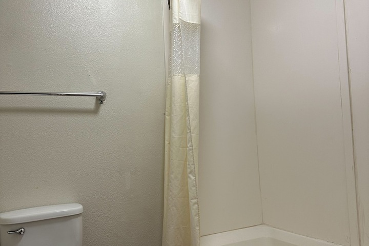 Basic Room 2 Queen Beds (3 of 4)
