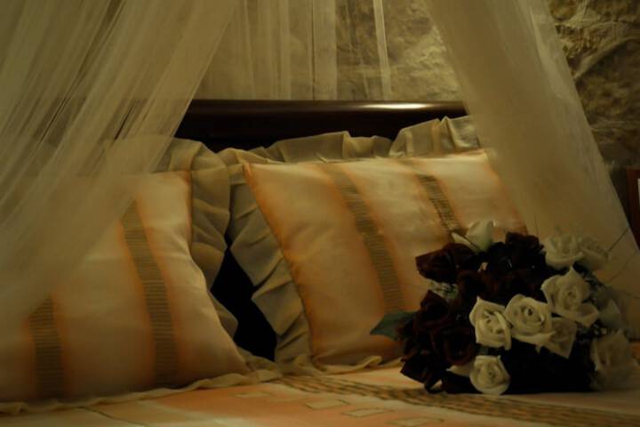 Room 16 of 38