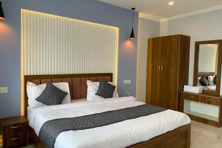 Room 7 of 25