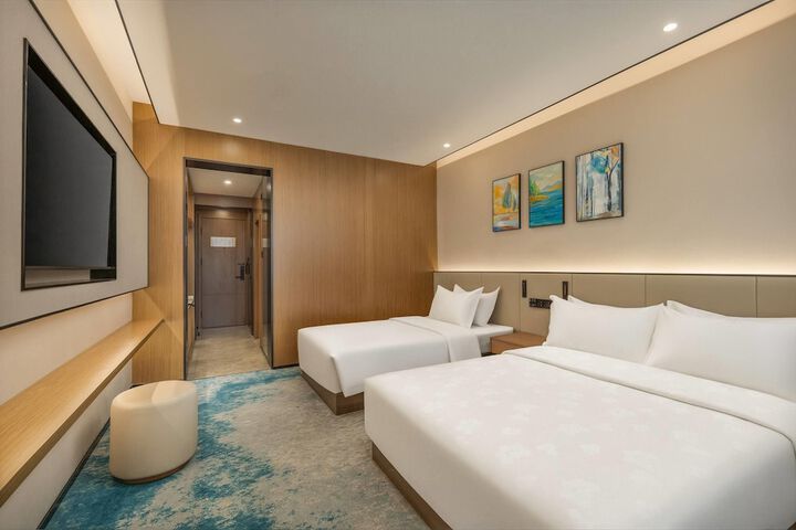 Room 9 of 26