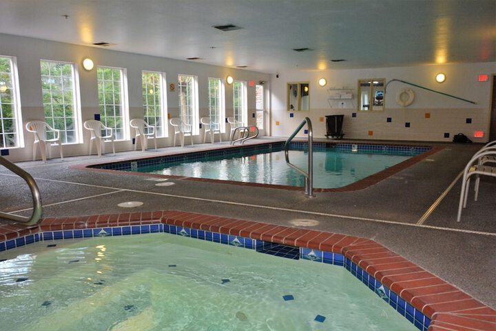 Indoor spa tub