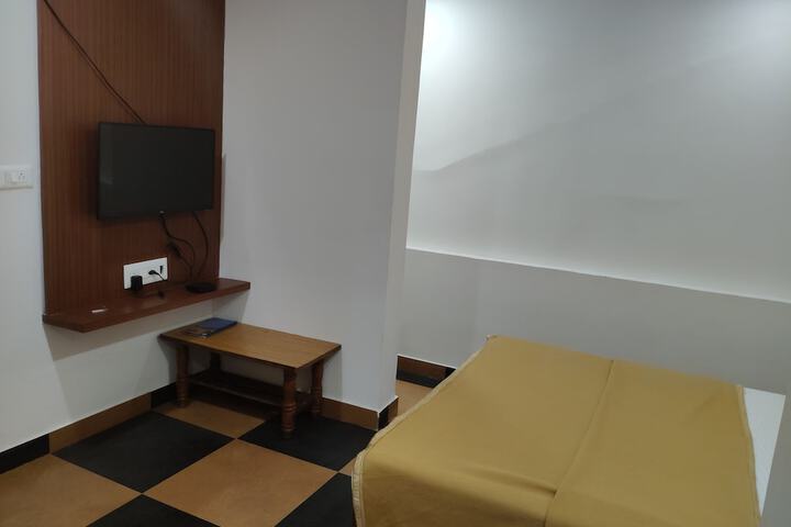 Room 5 of 19