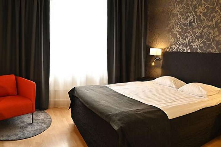 Room 9 of 30