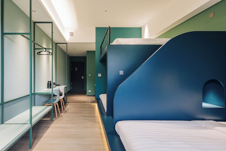 Room 13 of 24