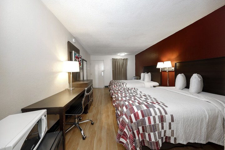 Double Deluxe King Bed (3 of 9)