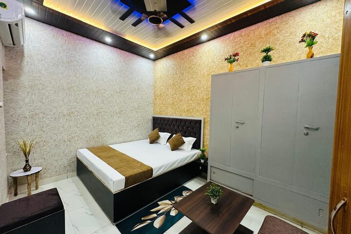 Room 6 of 20
