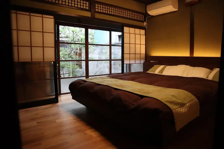 Room 6 of 14