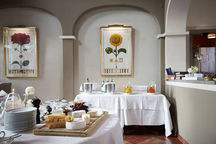 Dining 44 of 56