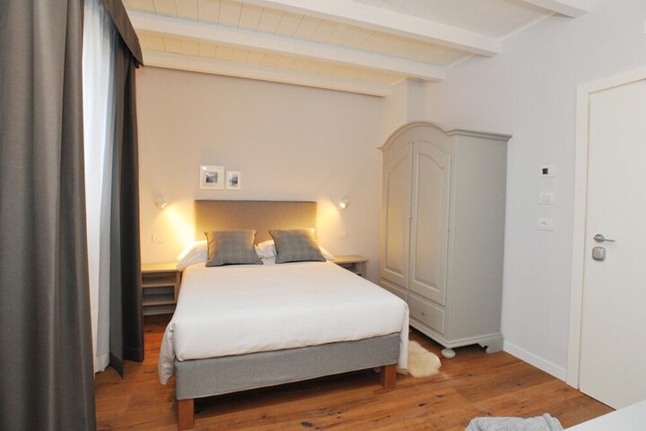 Room 27 of 61