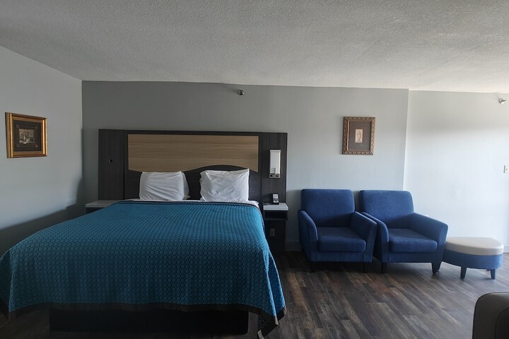 1 King Bed (13 of 30)