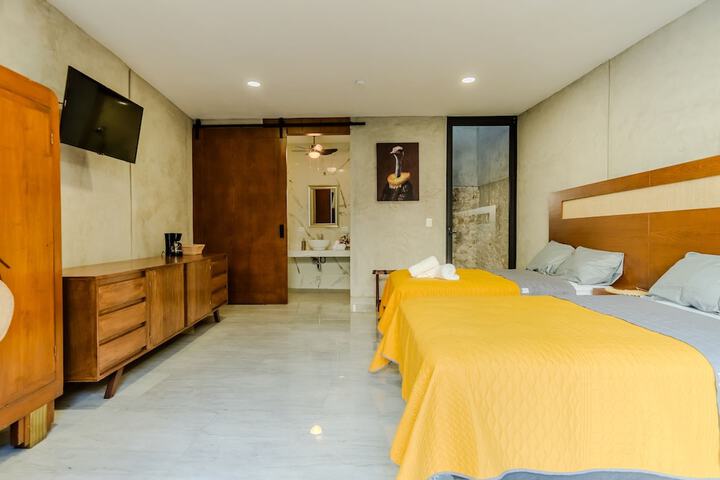 Room 10 of 28