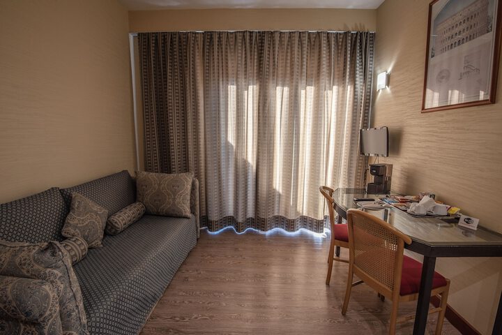 Room 32 of 50