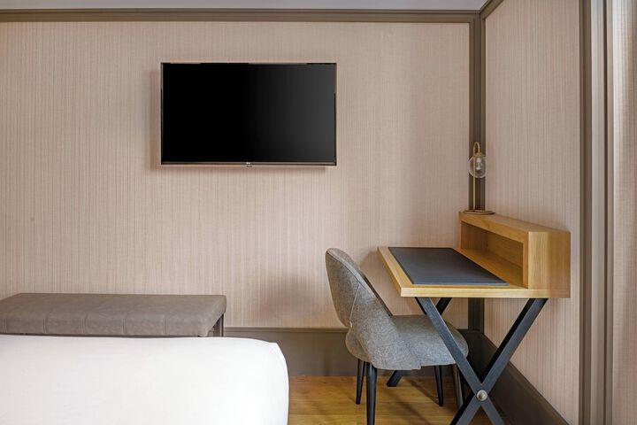 Room 7 of 68