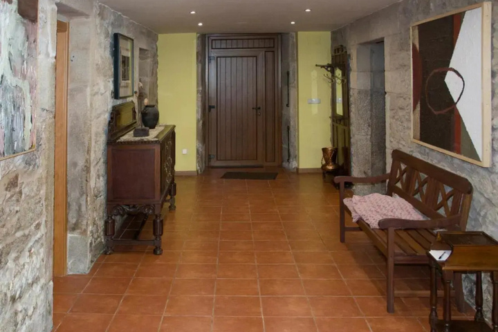 Room 9 of 20