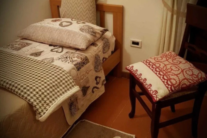 Room 7 of 16