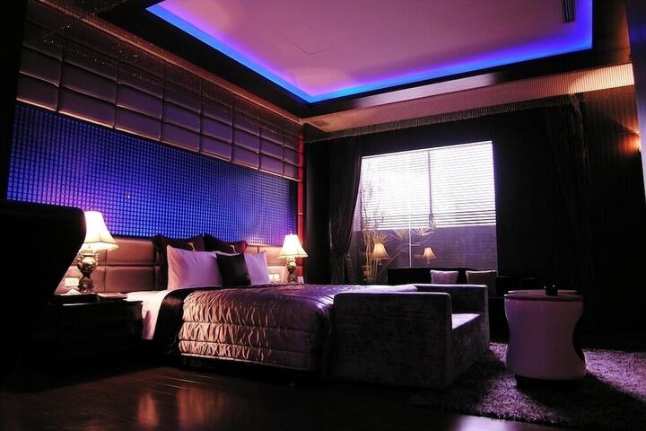 Room 27 of 100