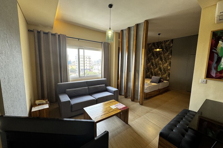 Room 8 of 48