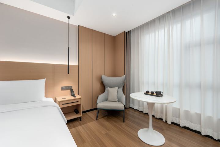 Room 10 of 61