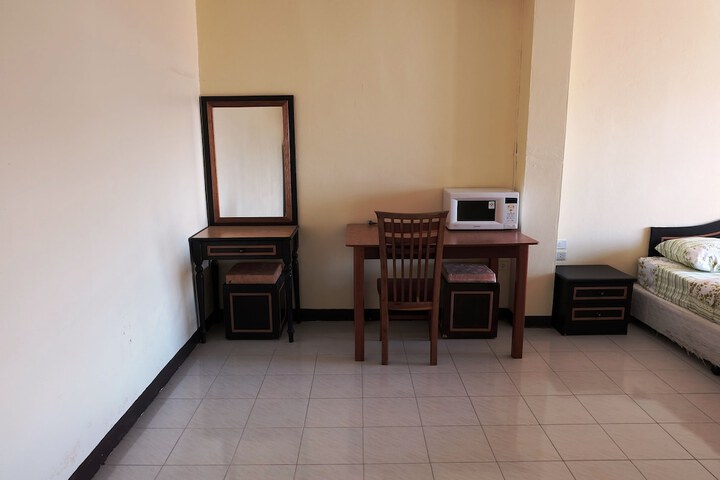 Room 10 of 18
