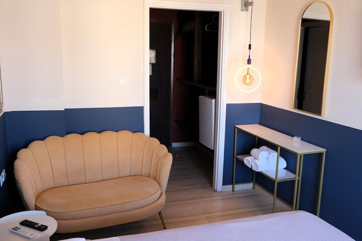 Room 9 of 15