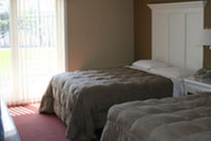 Room 4 of 8