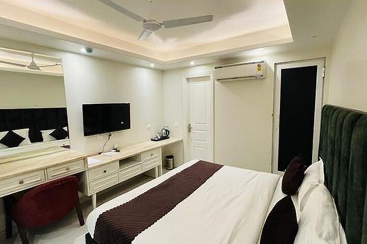 Room 11 of 22