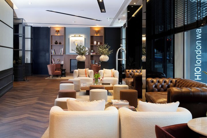 Lounge 77 of 92