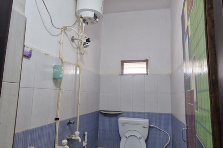 Room 8 of 28