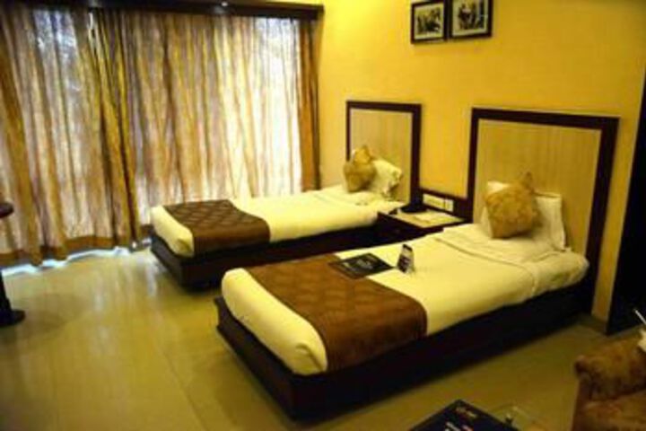 Room 6 of 10