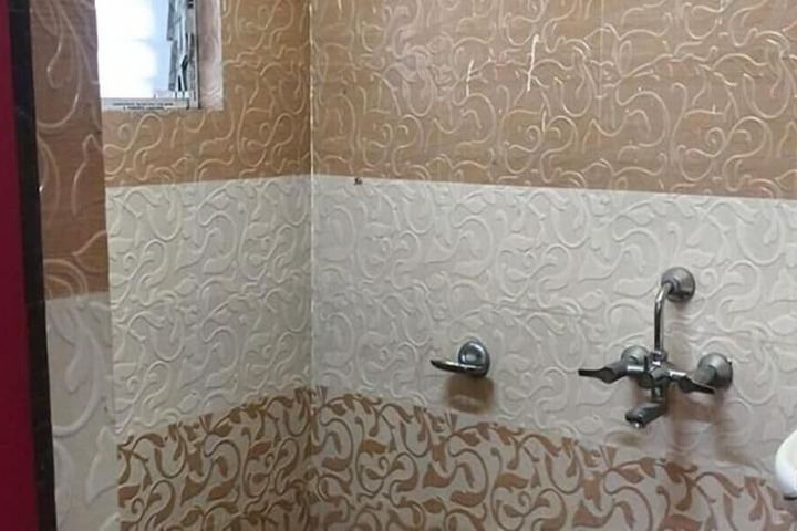 Room 12 of 16