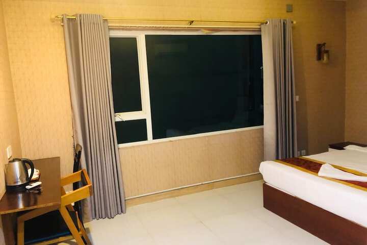 Room 9 of 38