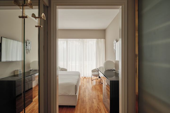 Room 20 of 42
